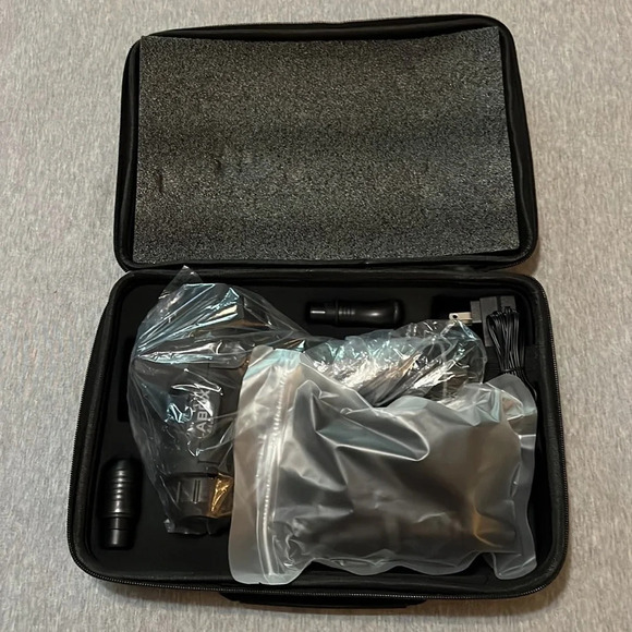 30 Speed 6 Level Deep Tissue Massage Gun - Picture 4 of 5